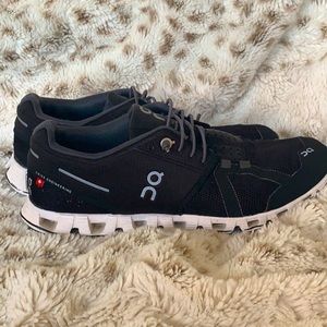 On Cloud Shoes Black Women’s 8